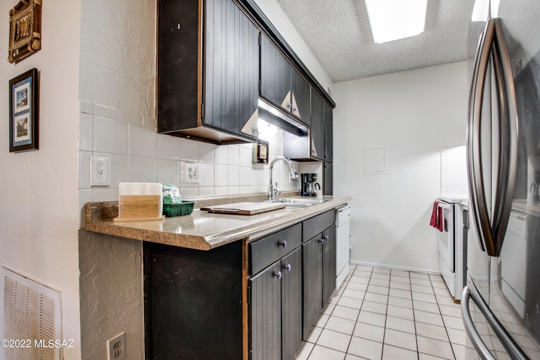 Photo 21 of 40 - 810 S Kolb Rd #64, Tucson, AZ 85710