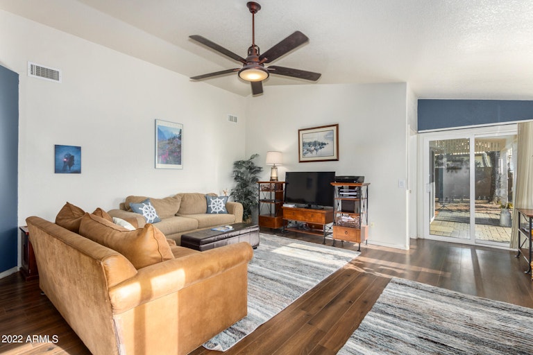 Photo 5 of 25 - 10865 W Ventana Dr E, Sun City, AZ 85373