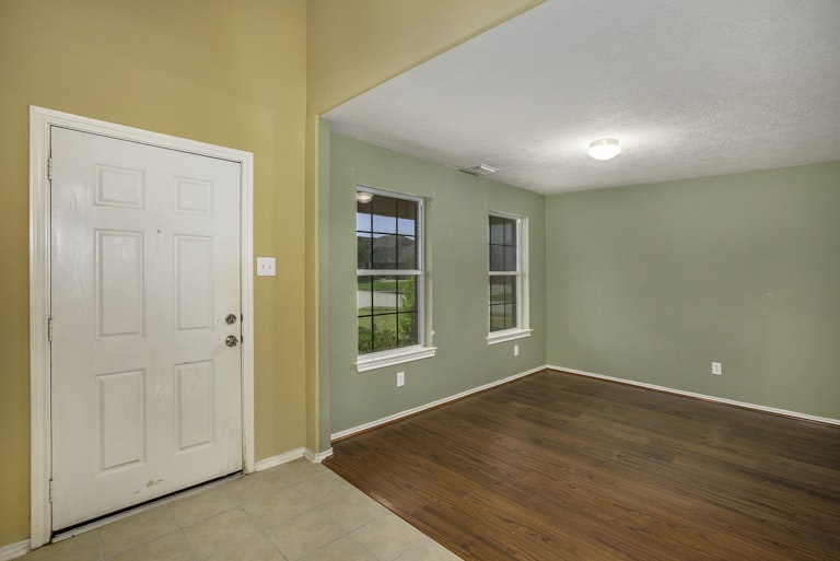 Photo 6 of 17 - 15022 Sunset Villa Ct, Humble, TX 77396