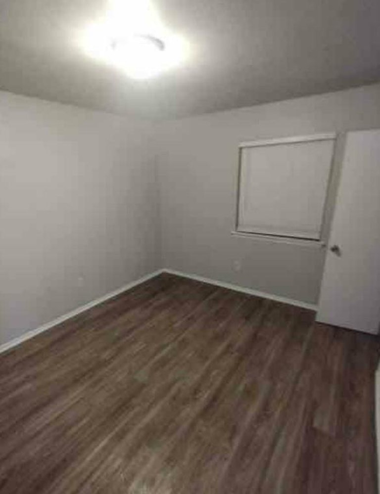 Photo 17 of 30 - 922 SE 5th St, Grand Prairie, TX 75051