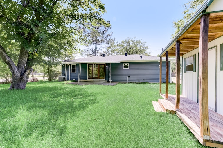 Photo 9 of 32 - 509 S Main St, Crandall, TX 75114