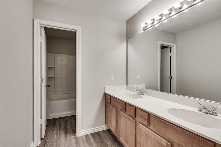 Photo 20 of 24 - 2909 Victorian Forest Dr, Dallas, TX 75227