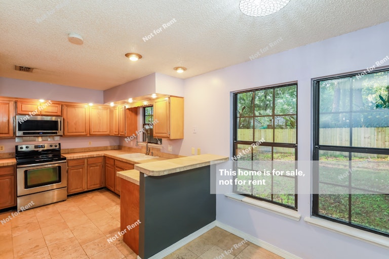 Photo 11 of 27 - 4836 Rustic Woods Dr, Jacksonville, FL 32257