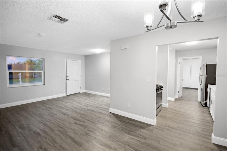 Photo 5 of 23 - 125 E Iris Dr, Orange City, FL 32763