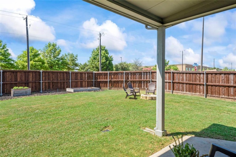 Photo 31 of 39 - 318 Fort Edward Dr, Arlington, TX 76002