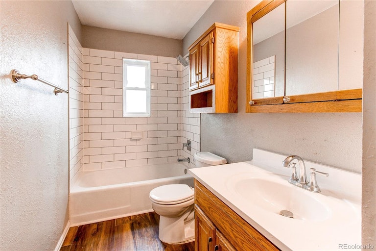 Photo 17 of 25 - 840 Tucson St, Aurora, CO 80011