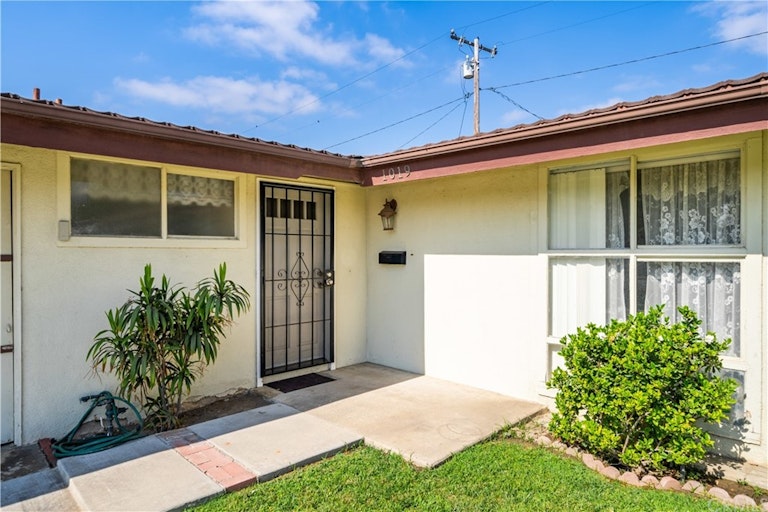Photo 5 of 37 - 1019 N Hermosa Dr, Anaheim, CA 92801