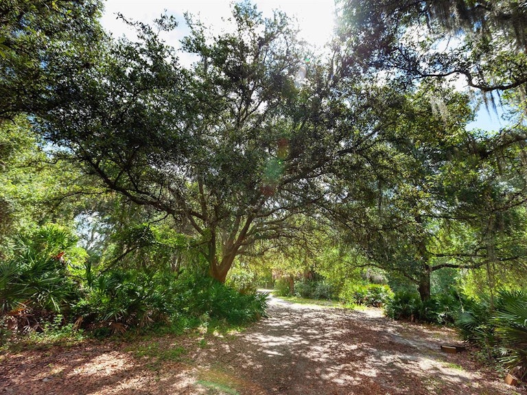 Photo 12 of 39 - 16360 Jomar Rd, Sarasota, FL 34240