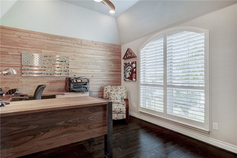 Photo 9 of 40 - 313 La Grotta Ln, Georgetown, TX 78628