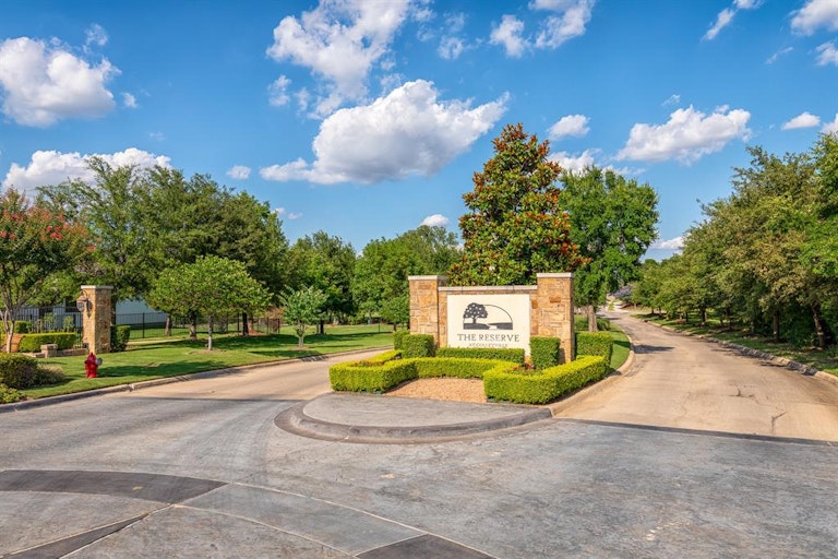 Photo 3 of 39 - 6809 Schubert, Colleyville, TX 76034