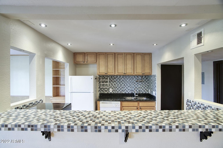 Photo 3 of 15 - 1702 W Tuckey Ln #217, Phoenix, AZ 85015