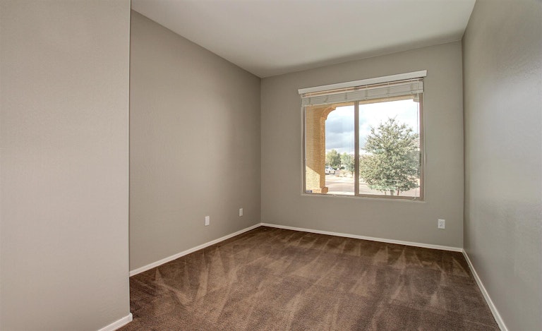 Photo 11 of 28 - 8121 S 23rd Dr, Phoenix, AZ 85041