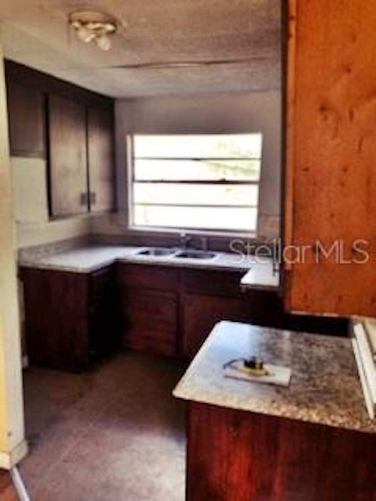 Photo 9 of 17 - 704 Lime Ave, Dundee, FL 33838