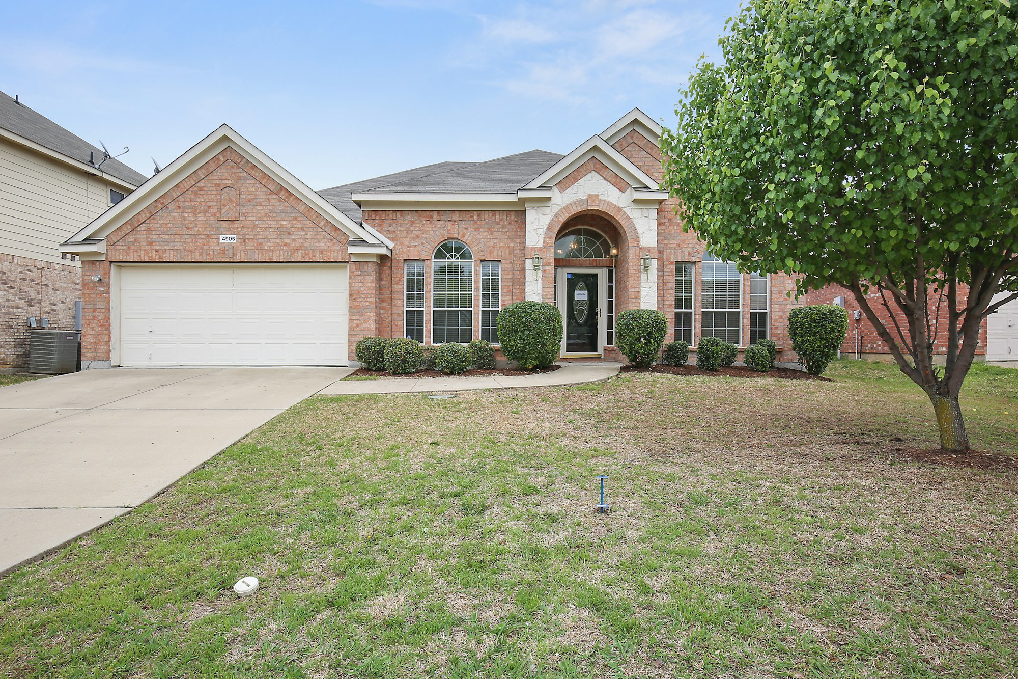 Photo 1 of 29 - 4905 Treeside Dr, Fort Worth, TX 76123