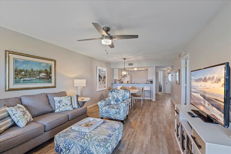 Photo 12 of 44 - 1360 Siesta Bayside Dr #1360-D, Sarasota, FL 34242