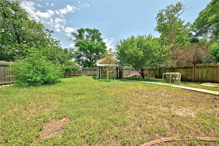 Photo 8 of 10 - 1109 Perry Rd, Austin, TX 78721