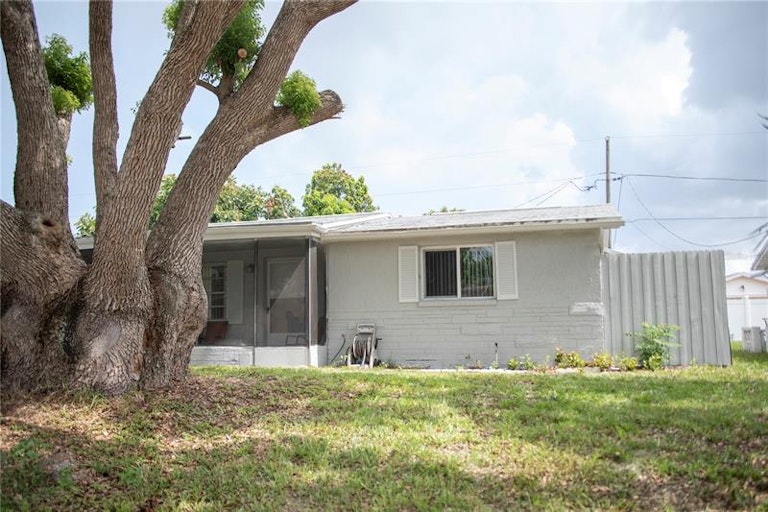 Photo 5 of 72 - 5121 Dove Dr, New Port Richey, FL 34652