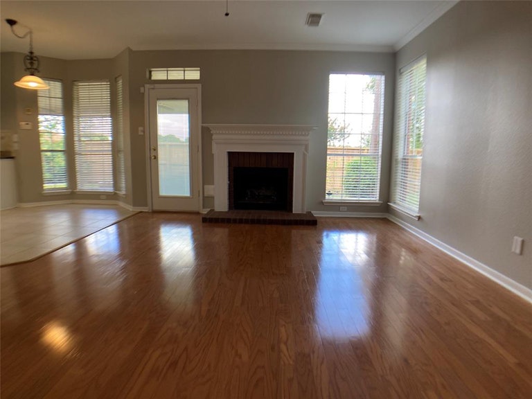 Photo 9 of 20 - 7406 Pleasant Ridge Dr, Houston, TX 77095