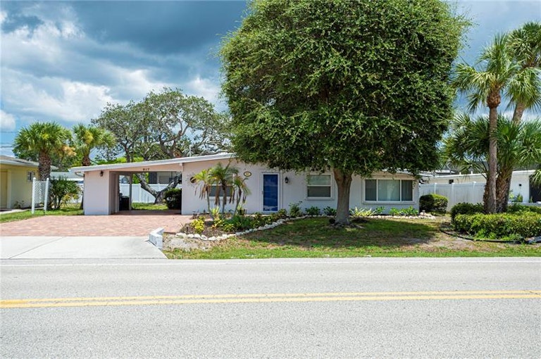 Photo 1 of 35 - 817 Harbor Dr S, Venice, FL 34285