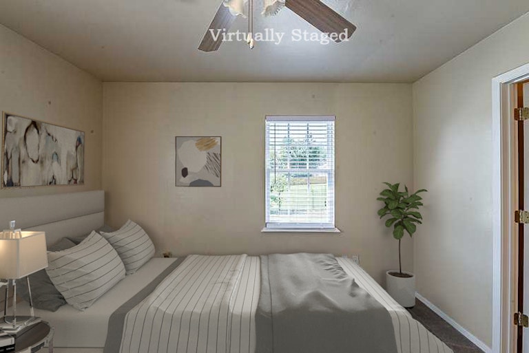 Photo 3 of 19 - 404 Murchison St, Farmersville, TX 75442