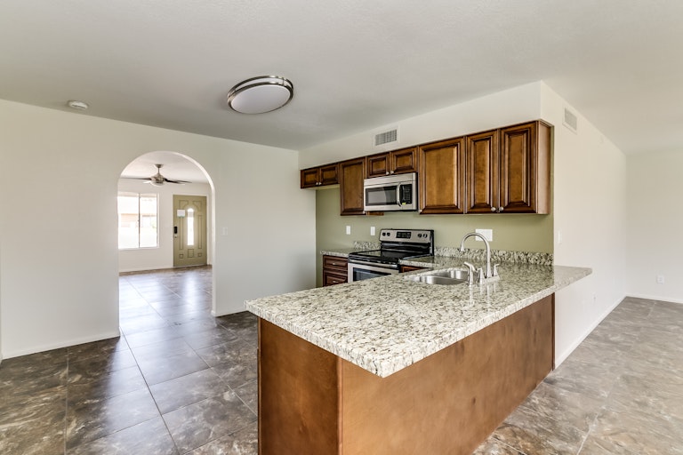 Photo 7 of 30 - 1025 W Tonopah Dr, Phoenix, AZ 85027