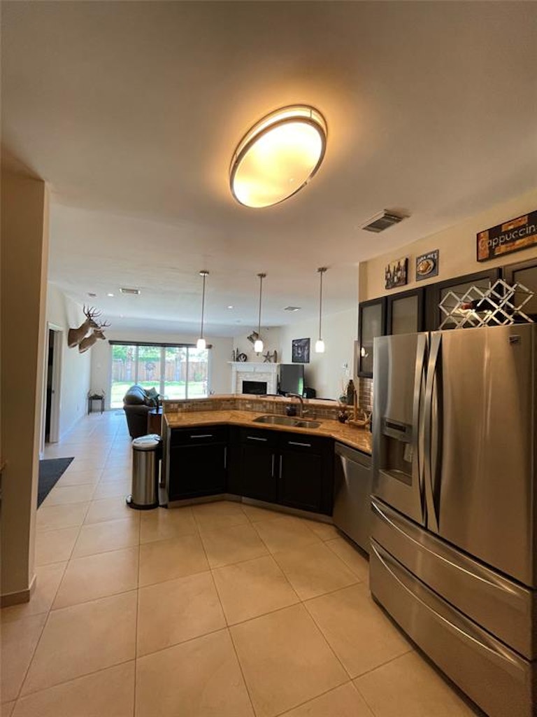 Photo 9 of 23 - 13811 River Keg Dr, Houston, TX 77083