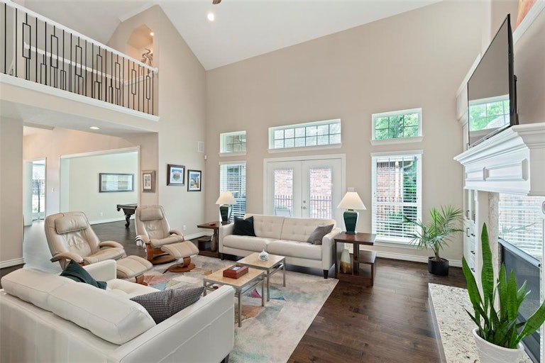 Photo 12 of 42 - 71 Champion Villa Dr, Houston, TX 77069