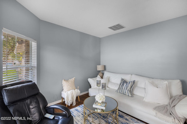 Photo 13 of 40 - 6304 Pendragon Pl, Jacksonville, FL 32258