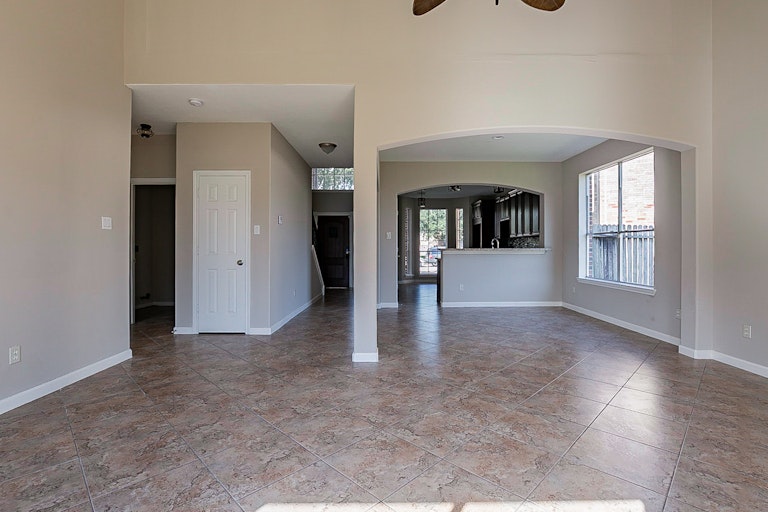 Photo 14 of 30 - 1134 Park Breeze Ct, Fresno, TX 77545