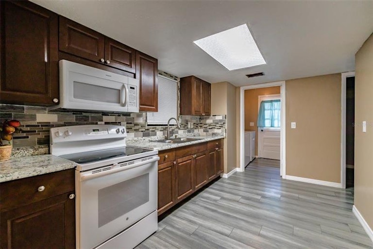 Photo 16 of 63 - 1208 5th St, Wimauma, FL 33598