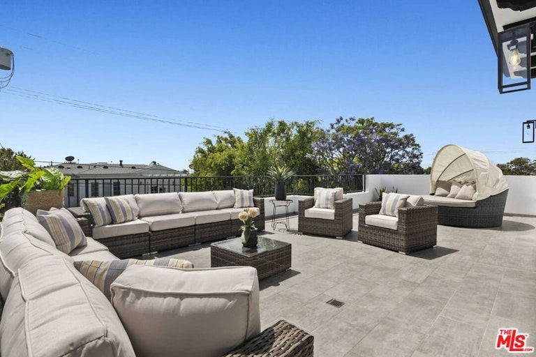 Photo 38 of 53 - 10526 Ohio Ave, Los Angeles, CA 90024