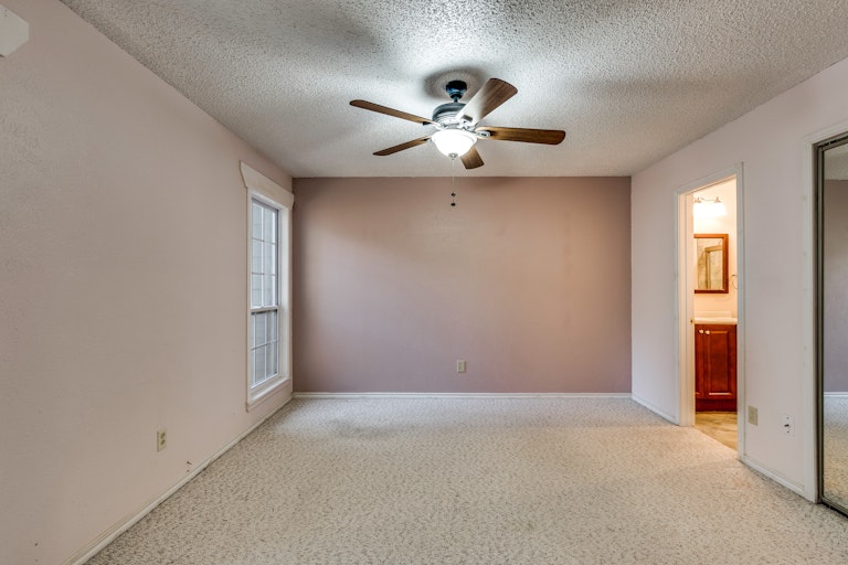 Photo 14 of 27 - 734 Red Wing Dr, Lewisville, TX 75067
