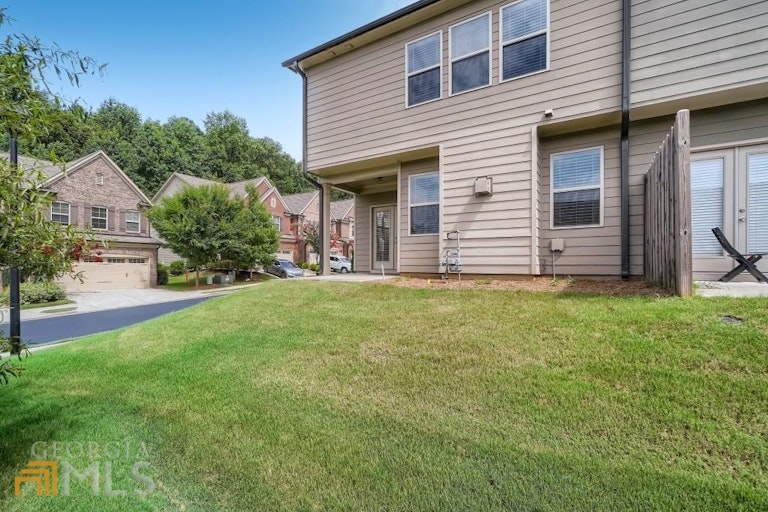 Photo 24 of 26 - 410 Holdings Dr, Lawrenceville, GA 30044