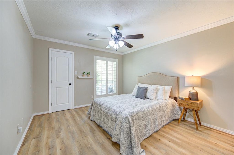 Photo 22 of 32 - 14118 Barryknoll Ln, Houston, TX 77079