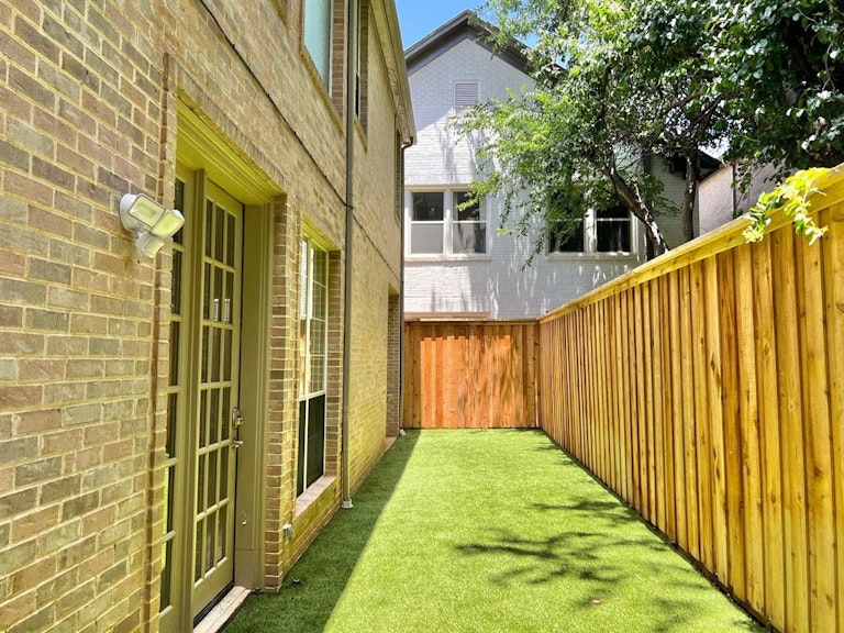 Photo 18 of 19 - 4334 Gilbert Ave, Dallas, TX 75219