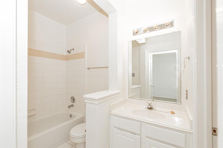 Photo 31 of 37 - 13106 Ryaneagles Dr, Houston, TX 77044