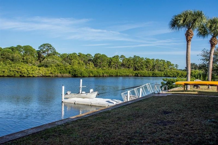 Photo 19 of 21 - 500 Sandlor Dr, Englewood, FL 34223