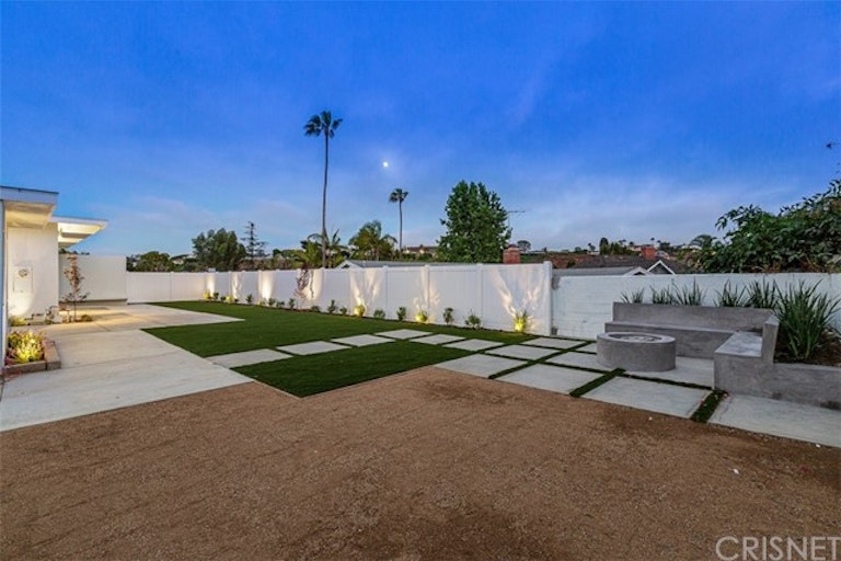 Photo 26 of 33 - 4501 Don Valdes Dr, Los Angeles, CA 90008