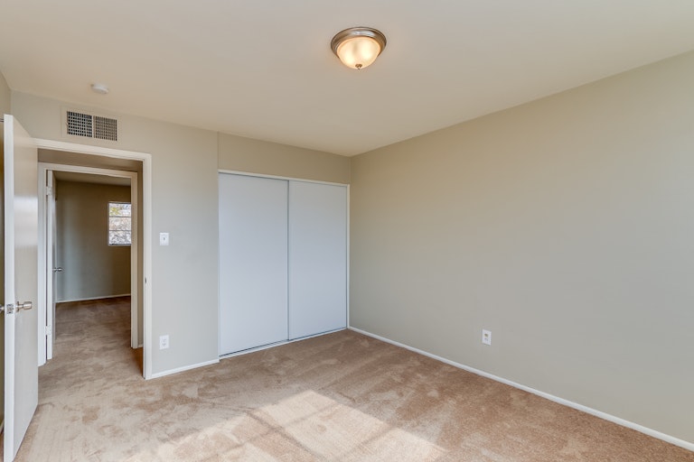 Photo 19 of 31 - 4050 W Keim Dr, Phoenix, AZ 85019