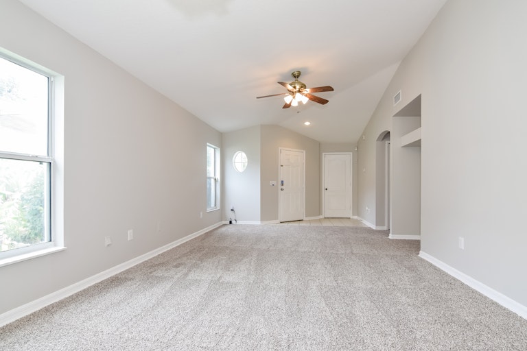 Photo 6 of 25 - 1620 Marsh Wood Dr, Seffner, FL 33584