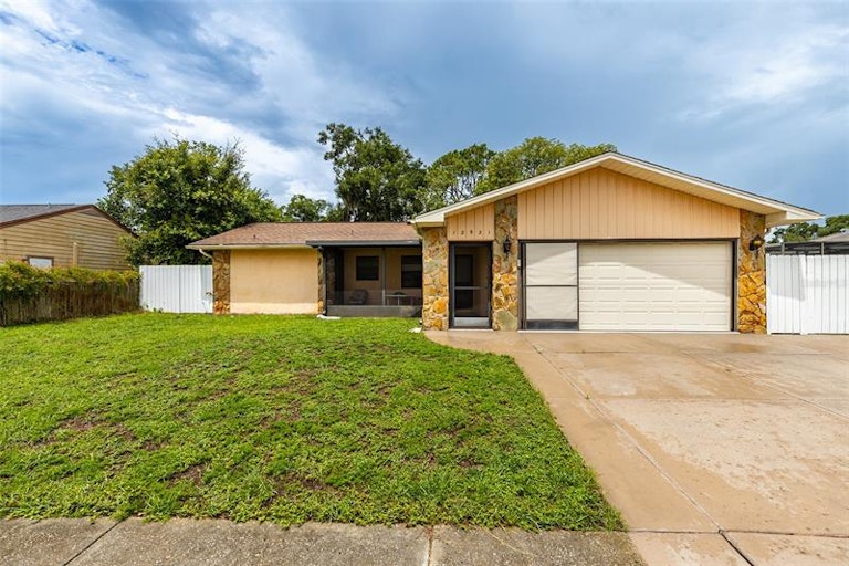 Photo 1 of 23 - 12921 Banyan St, Hudson, FL 34669
