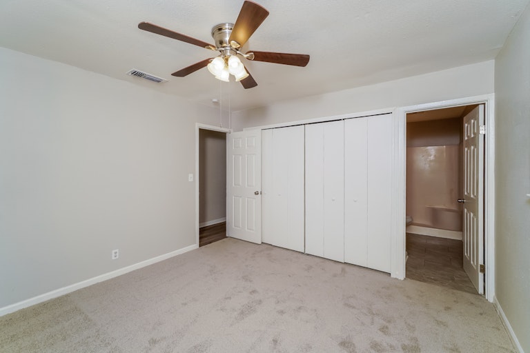 Photo 17 of 25 - 7115 Glen Trl, San Antonio, TX 78239