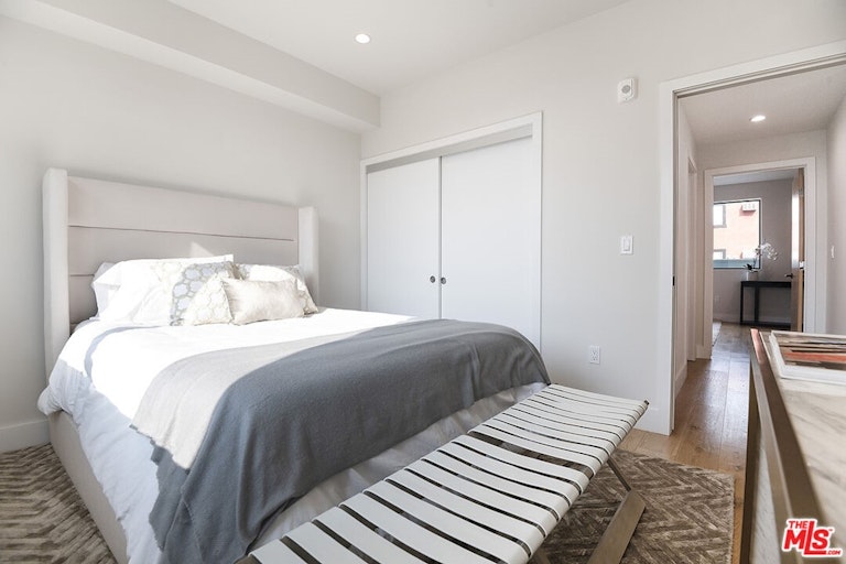 Photo 14 of 23 - 1806 N Gramercy Pl Unit PH2, Los Angeles, CA 90028