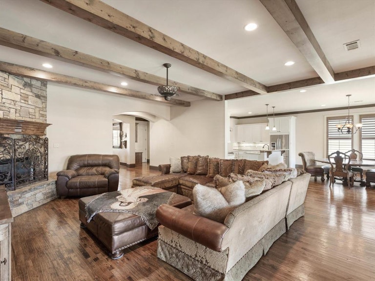 Photo 5 of 30 - 4636 Sidonia Ct, Fort Worth, TX 76126