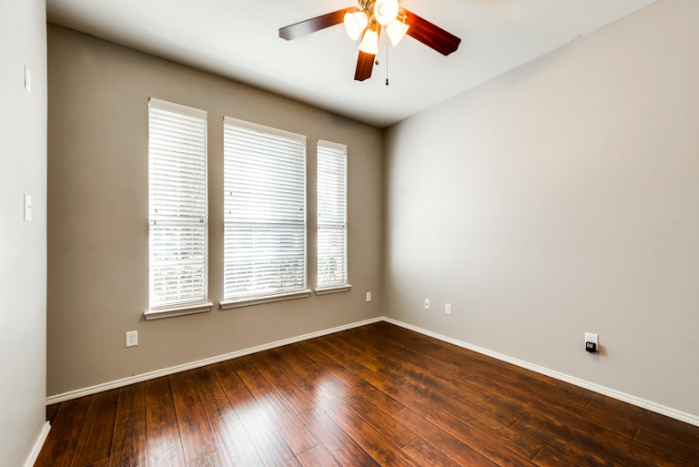 Photo 11 of 33 - 9909 Chadbourne Rd, Fort Worth, TX 76244
