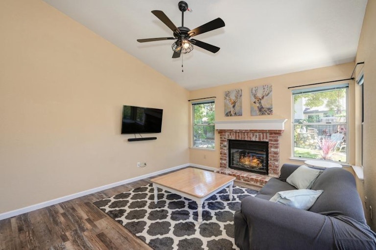 Photo 8 of 41 - 8967 Meadowspring Dr, Elk Grove, CA 95758