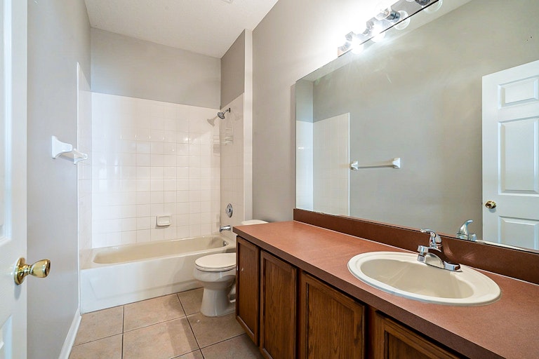 Photo 25 of 33 - 1621 Anna Catherine Dr, Orlando, FL 32828
