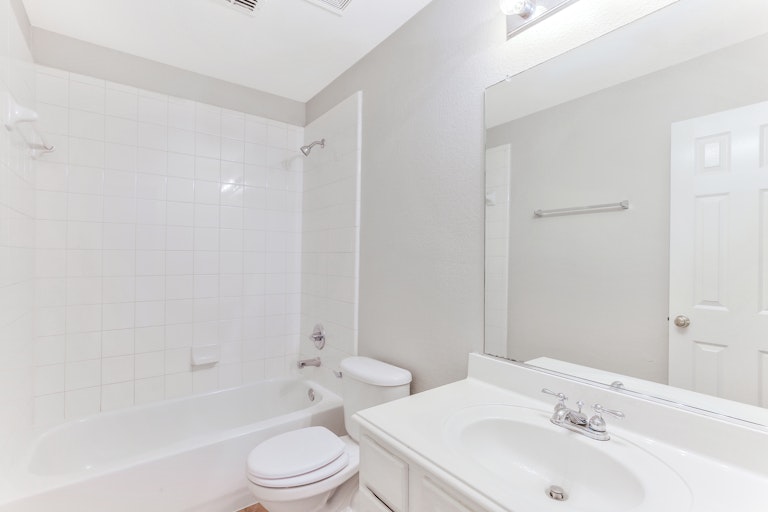 Photo 13 of 26 - 1804 Athena Dr, Lancaster, TX 75134