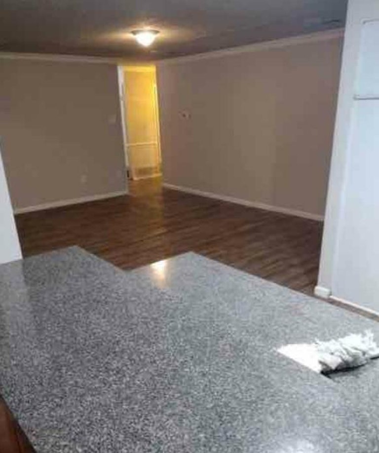 Photo 24 of 30 - 922 SE 5th St, Grand Prairie, TX 75051
