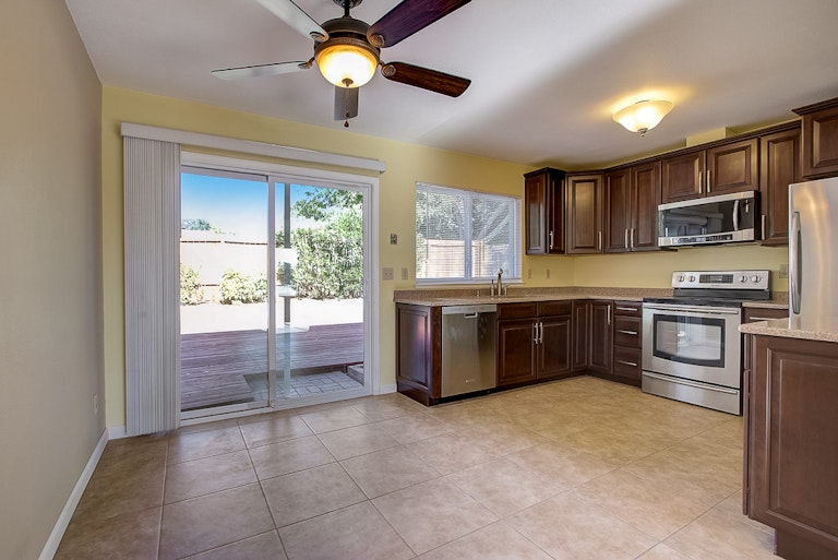 Photo 18 of 30 - 7863 Deer Creek Dr, Sacramento, CA 95823